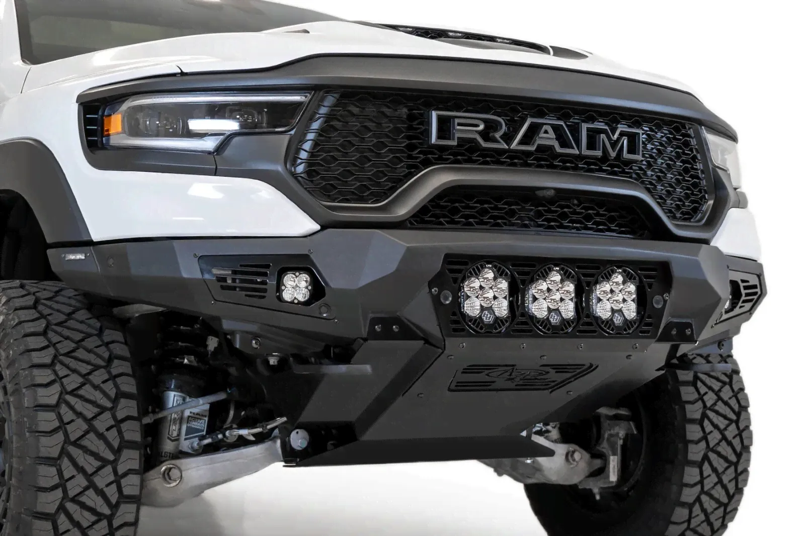 ПЕРЕДНИЙ БАМПЕР RAM 1500 TRX-0
