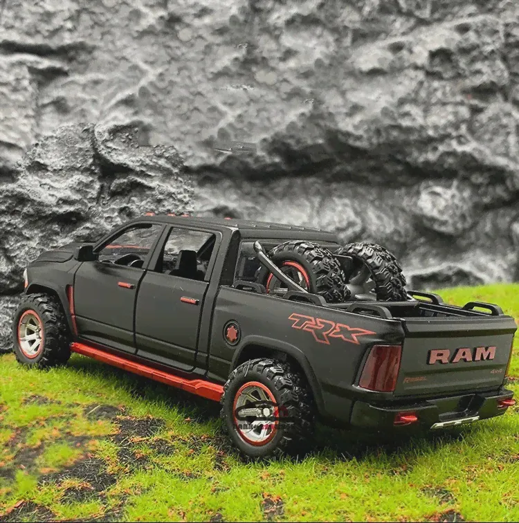 🛍 Модель автомобиля из сплава 1:32 Новая Модель Dodge Ram Trx пикапа модель с запасными шинами звук светильник игрушка-1