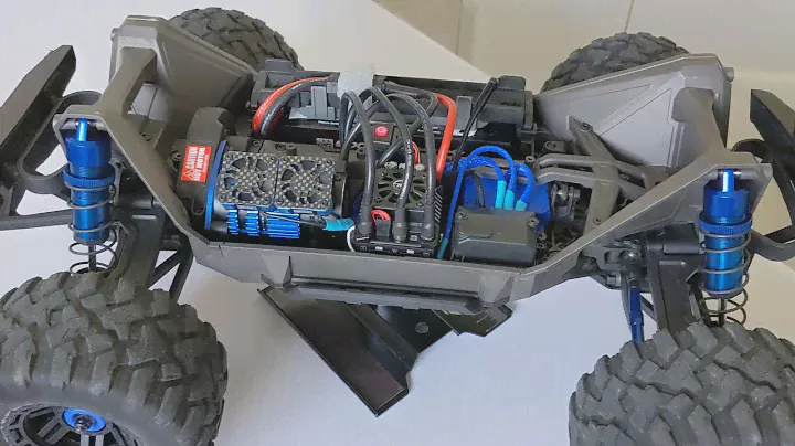 Traxxas Maxx with Hobbywing EzRun MAX8 & 4274 2200kV Power System Combo